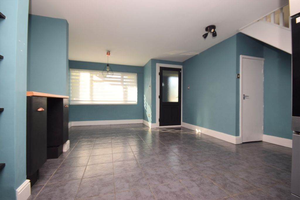 Property photo 2 of 11 Dining Area