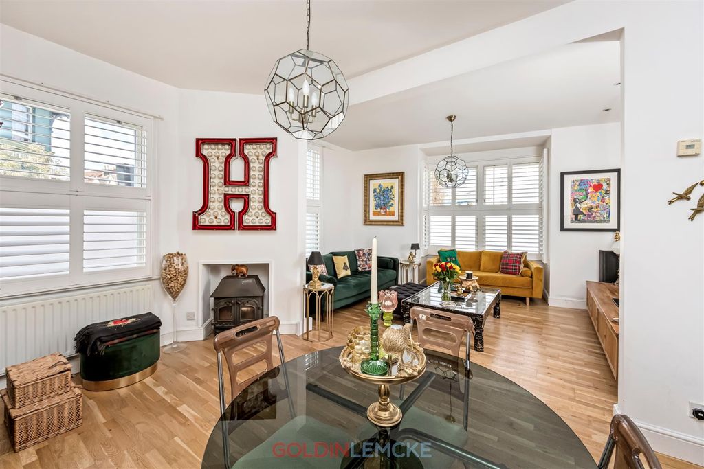 Property photo 3 of 21 Living/Dining Room