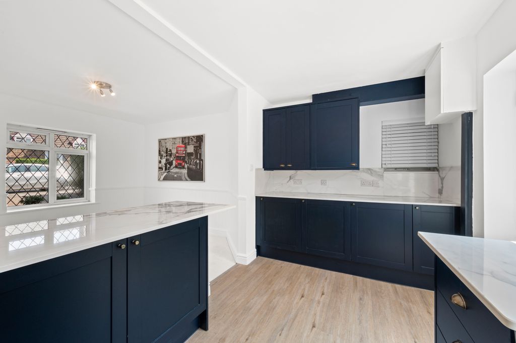 Property photo 3 of 20 Picture No. 11