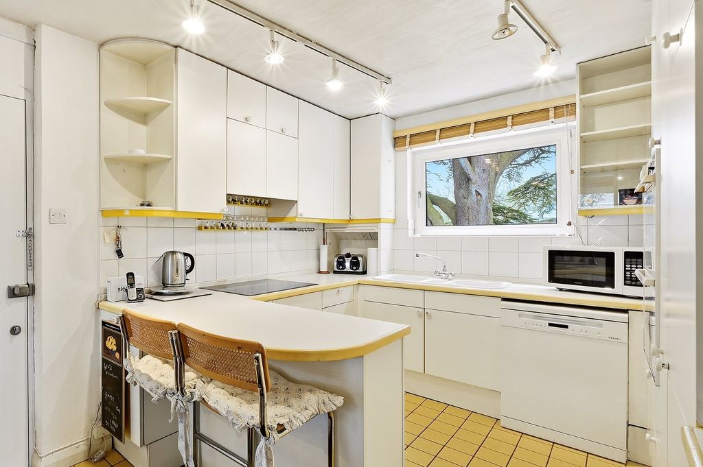 Property photo 3 of 14