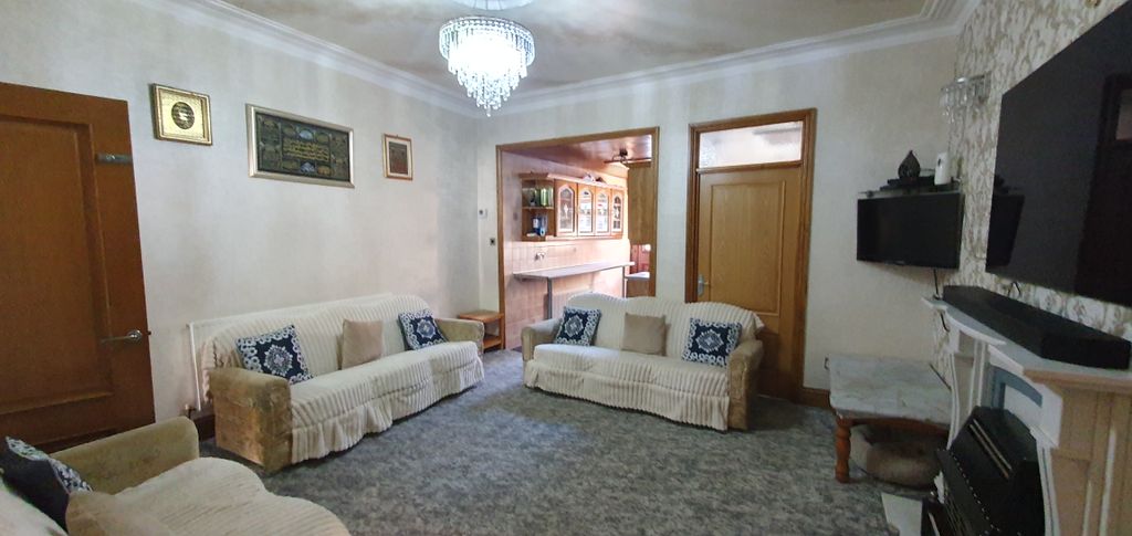 Property photo 3 of 26 Reception 2