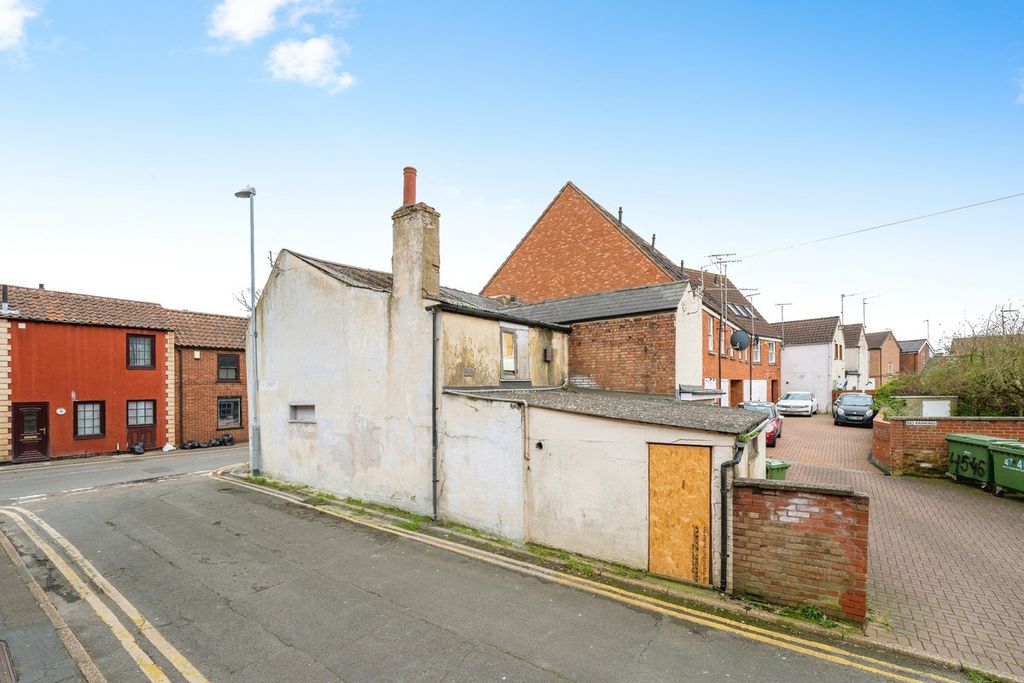 Property photo 2 of 3
