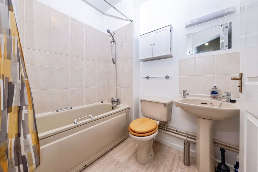 Property photo 3 of 17 Pbox-Img.Jpg