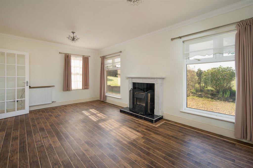 Property photo 3 of 26 Living Room