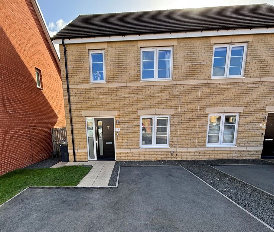 Property photo 1 of 22 12 Holby Garth Ext Landsc