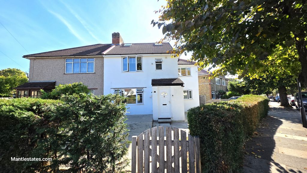 Property photo 1 of 19 4 - 5 Bed Semi-Detached House To Rent On Sweet Briar Grove, Edmonton N9 9Nq