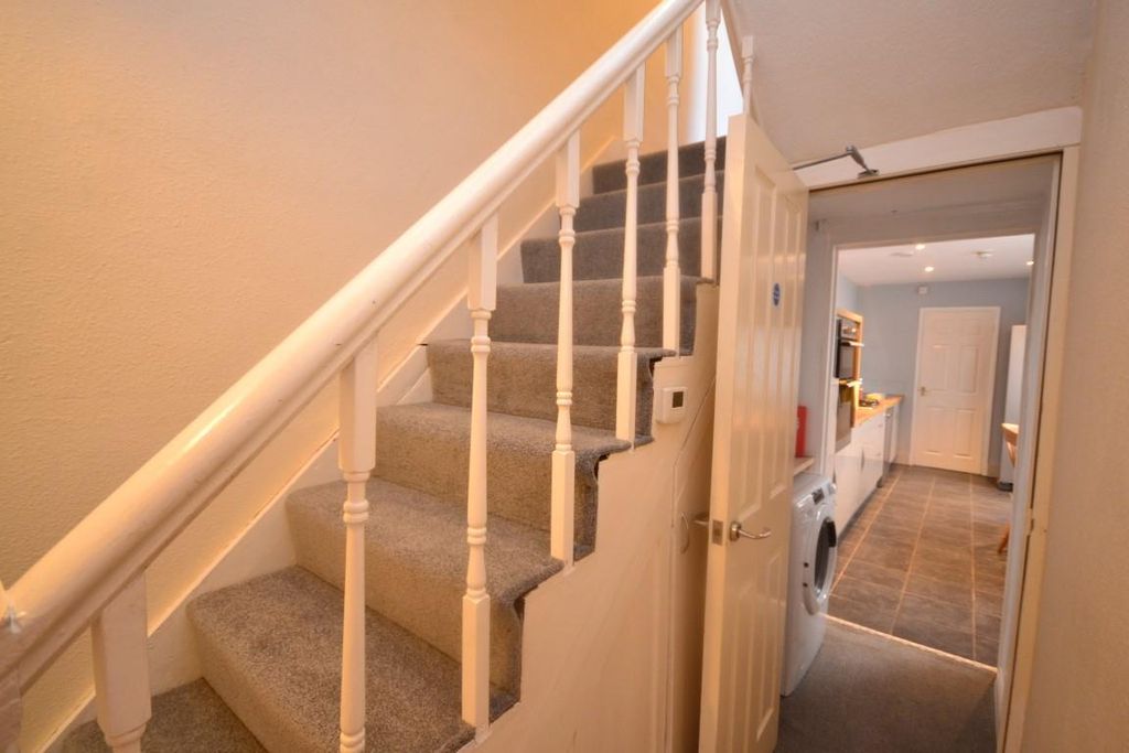 Property photo 2 of 25 Entrance Hall Marketing