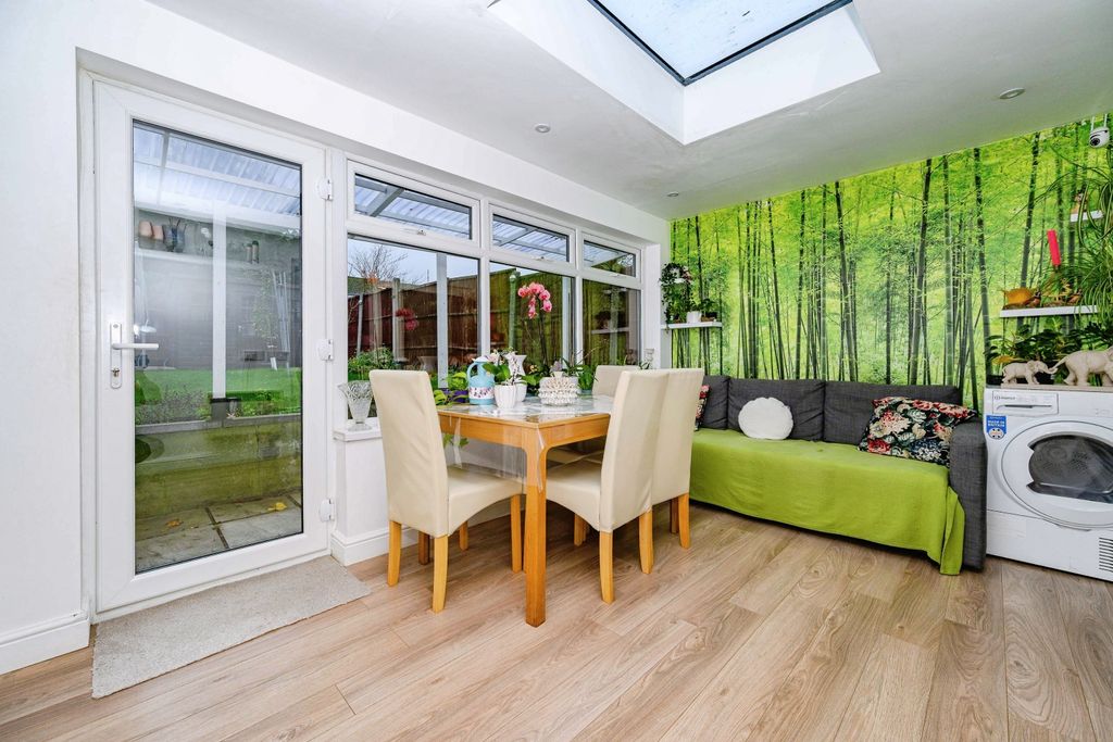 Property photo 1 of 17 Exterior