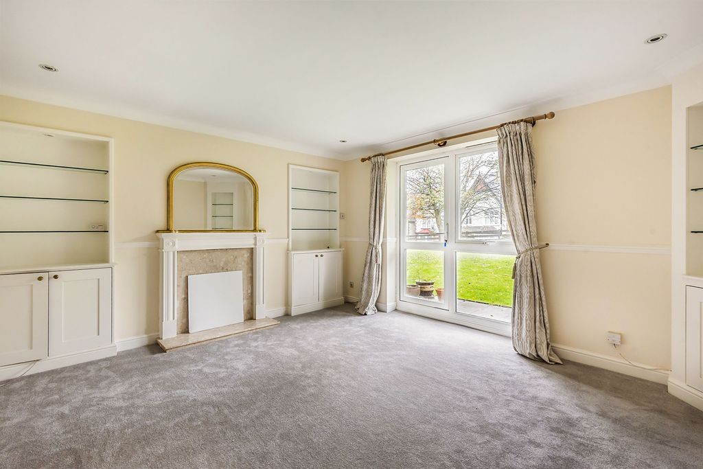 Property photo 2 of 11