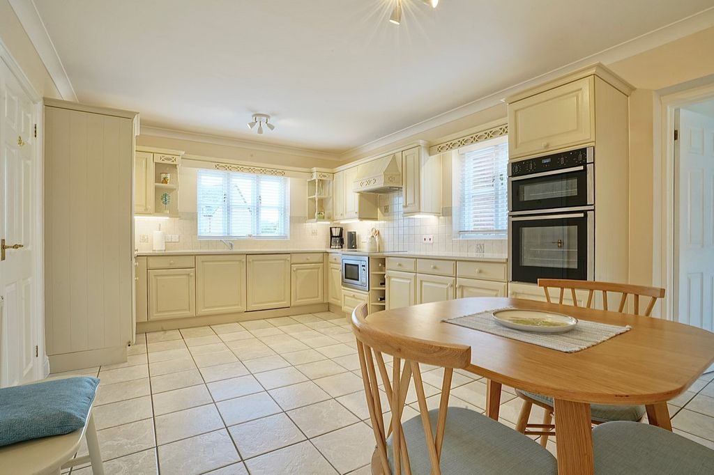 Property photo 3 of 25