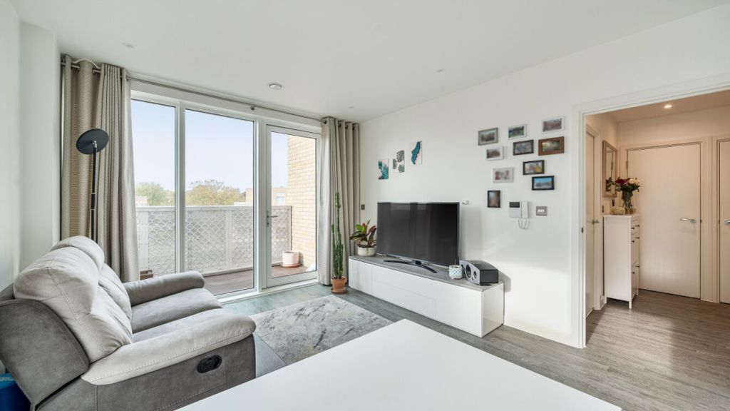 Property photo 2 of 18