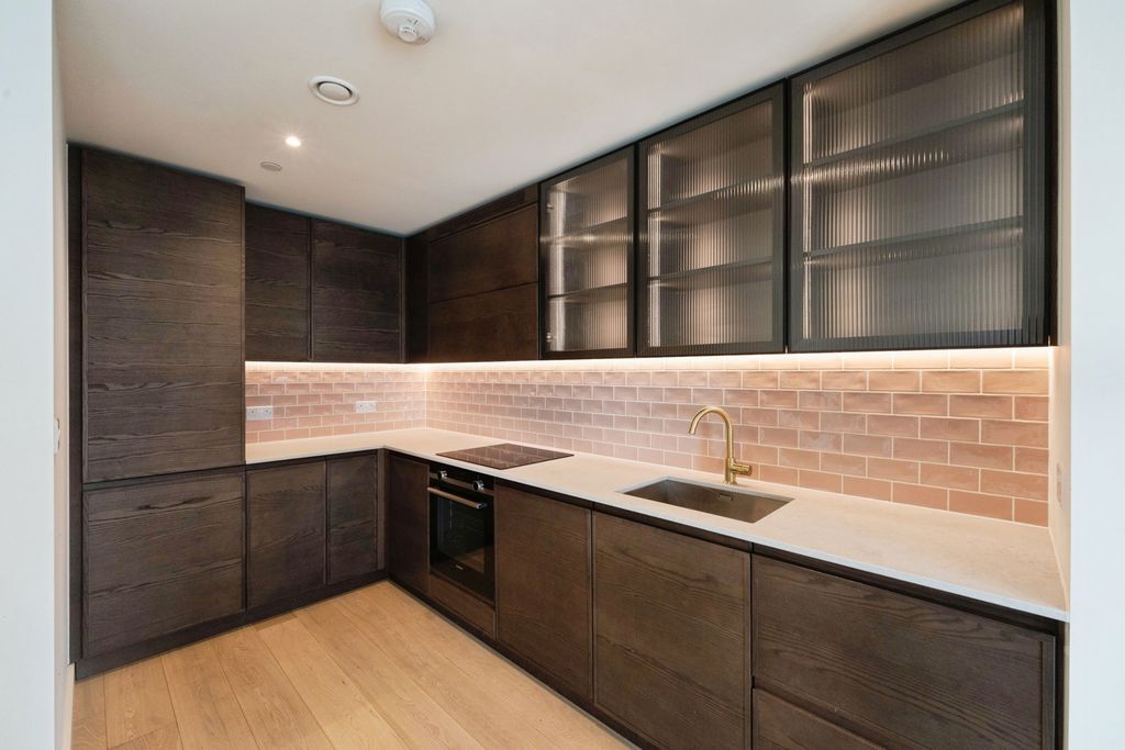 Property photo 3 of 16 Pbox-Img.Jpg