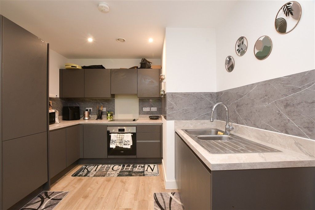 Property photo 3 of 9 Kitchen