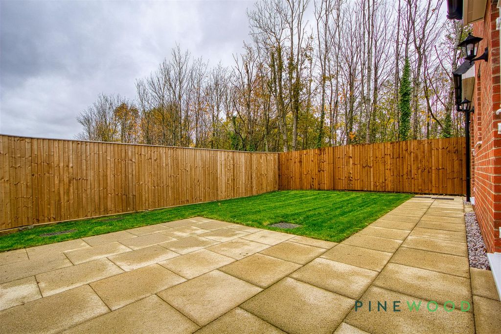 Property photo 2 of 24 Garden