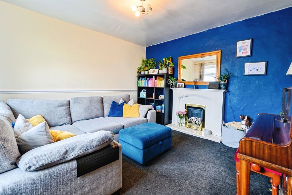 Property photo 3 of 19 Living Room