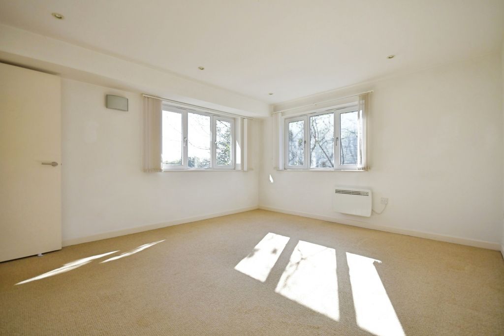 Property photo 2 of 11 Pbox-Img.Jpg