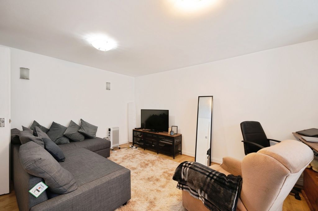Property photo 2 of 11 Pbox-Img.Jpg