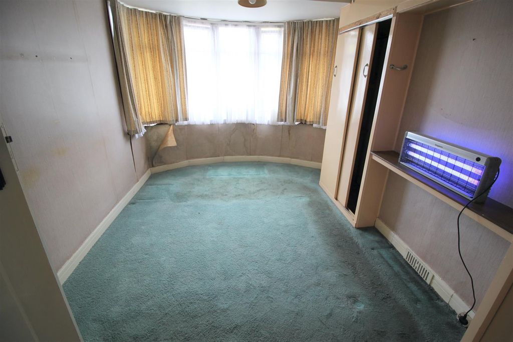 Property photo 3 of 10 Bedroom 1
