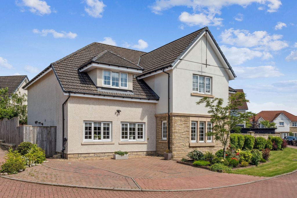 Property photo 2 of 77