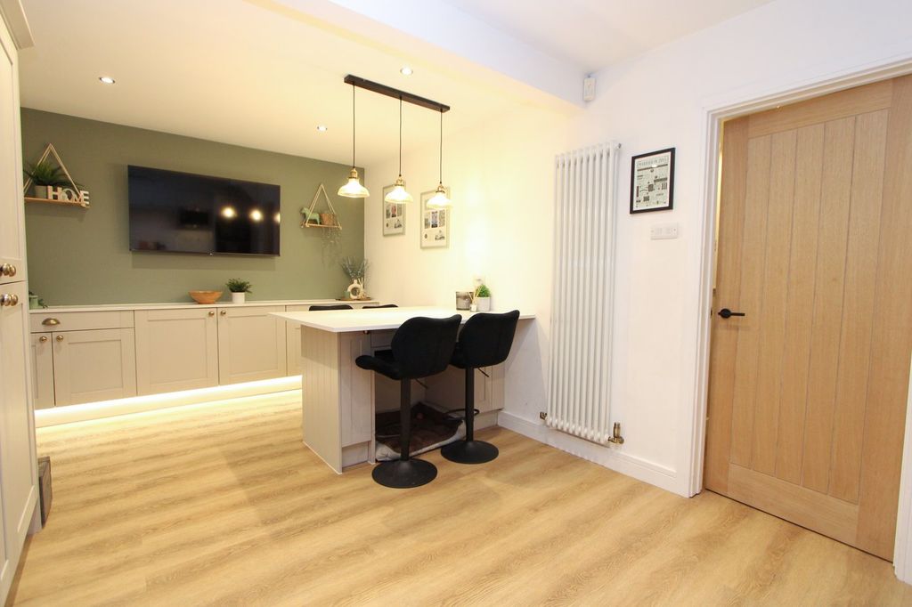 Property photo 2 of 29