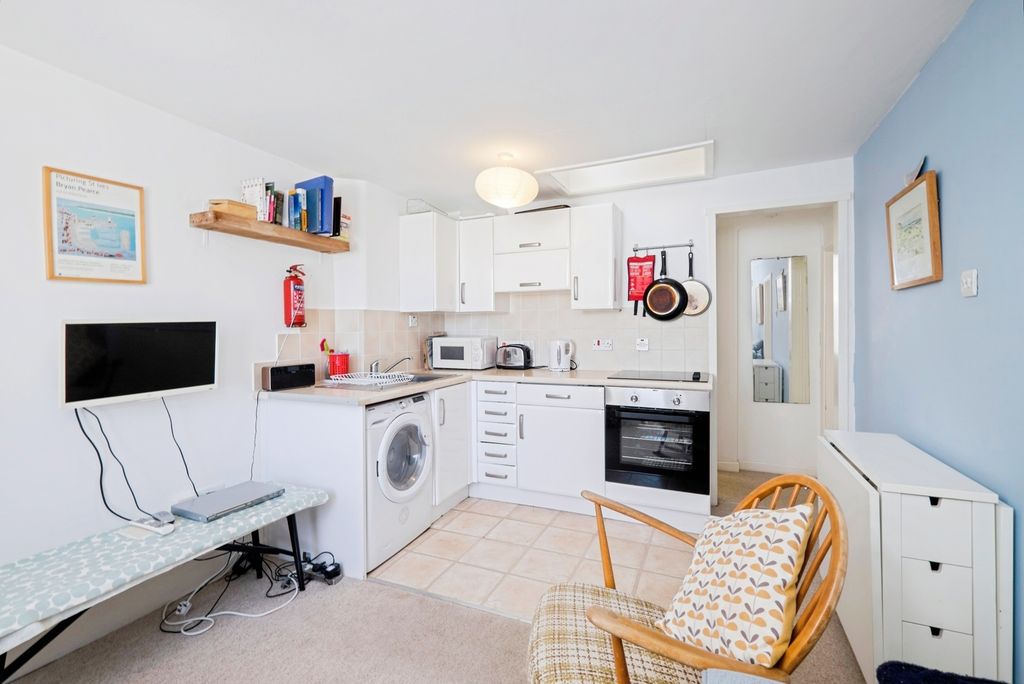 Property photo 3 of 17 Photo