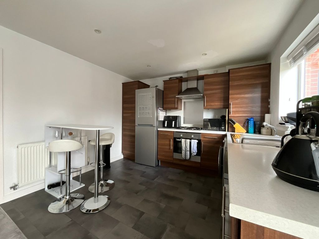 Property photo 2 of 11 4327153