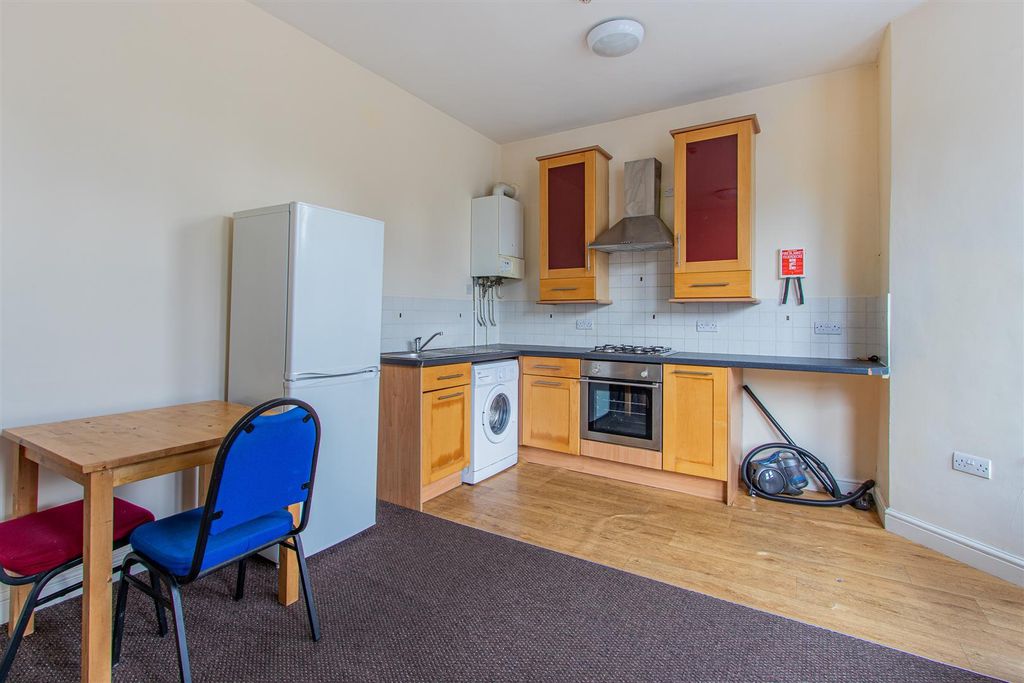 Property photo 2 of 9 Newport Road 177A, 1-2.Jpg