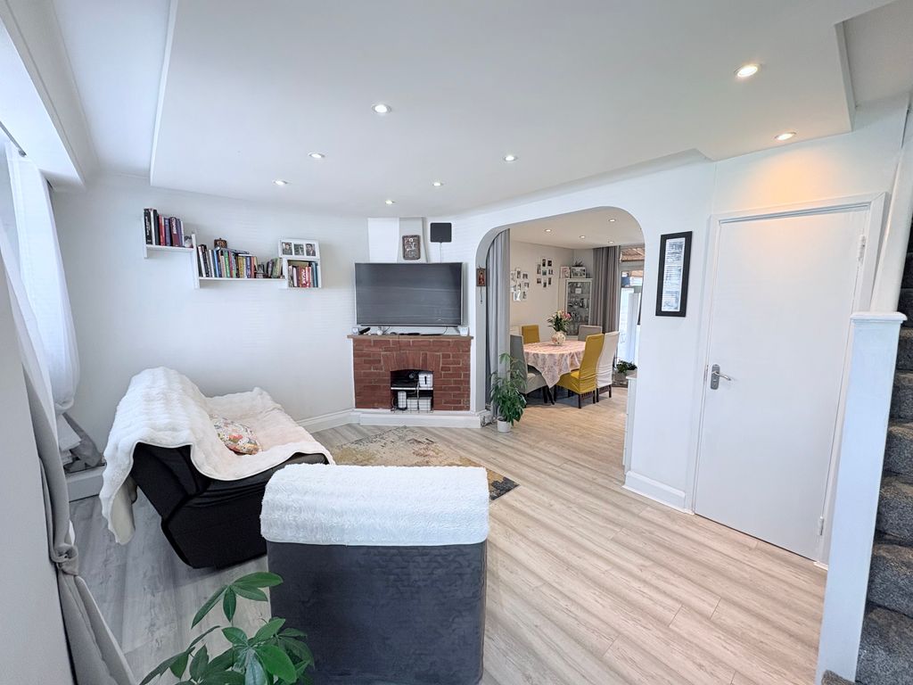 Property photo 2 of 33 Img_5756