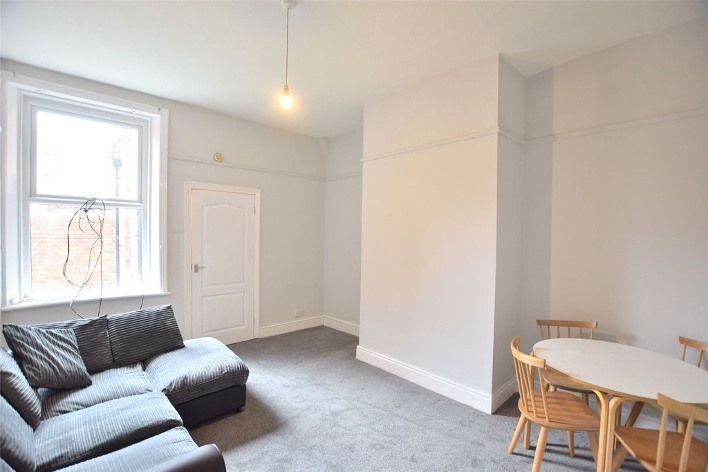 Property photo 2 of 6 Lounge