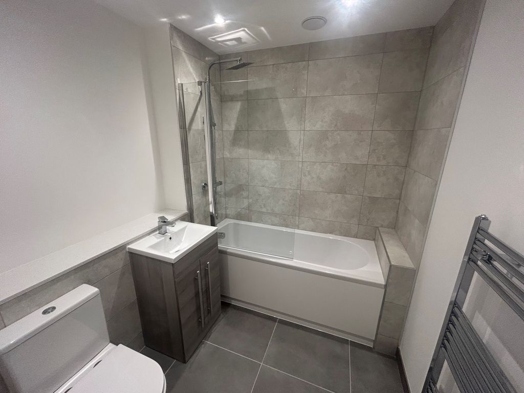 Property photo 3 of 8 Bathroom