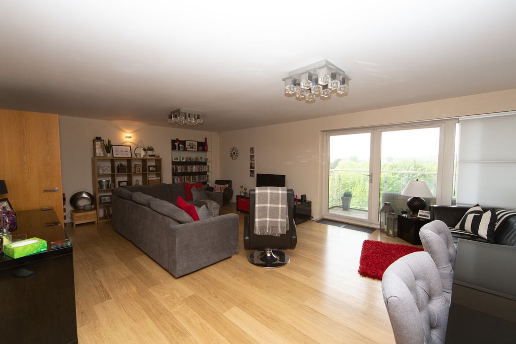 Property photo 2 of 12 Photo 02