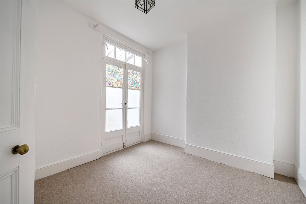 Additional image 9 of 2 bed flat for saleStation Road, Ilminster, Somerset TA19