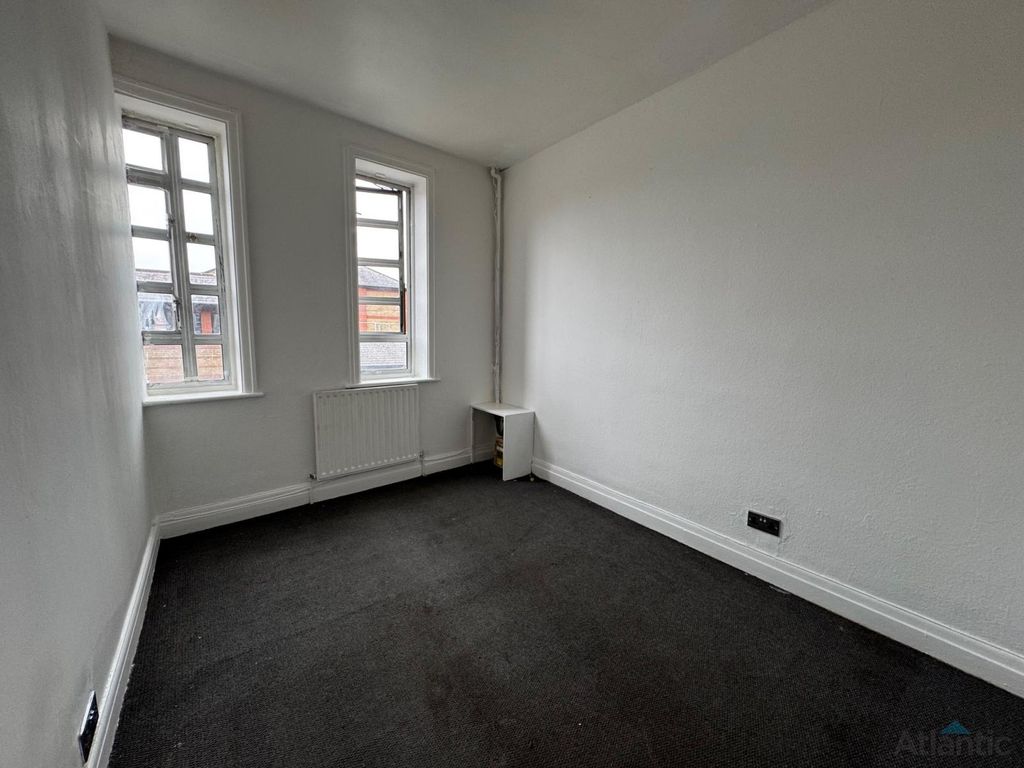 Property photo 3 of 6 Gallery