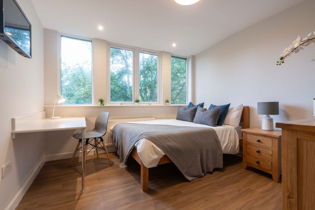 Property photo 3 of 10 Lhf4 - Bedroom 2