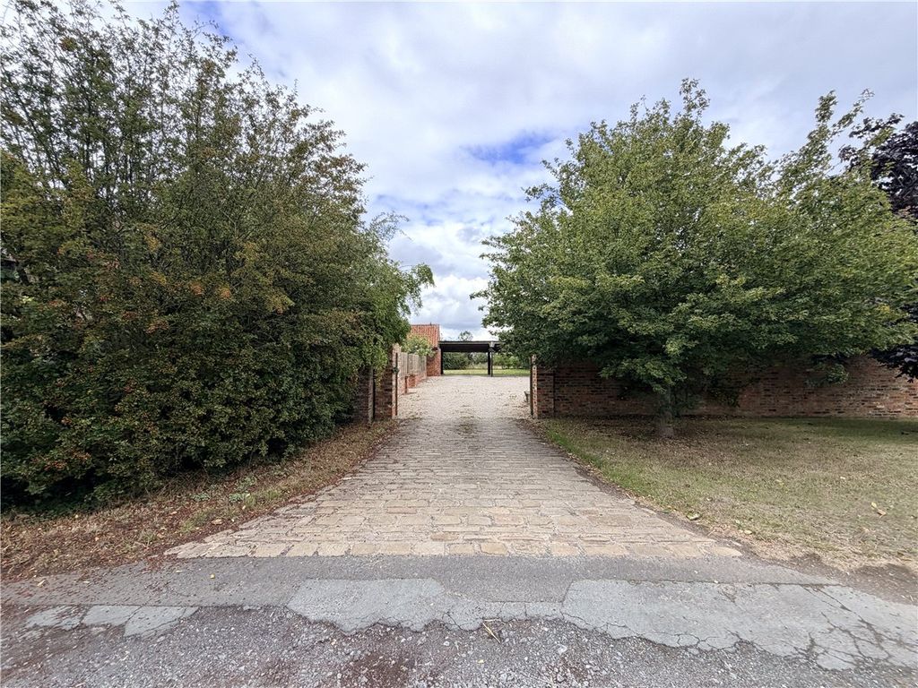 Property photo 2 of 18 Picture No. 15