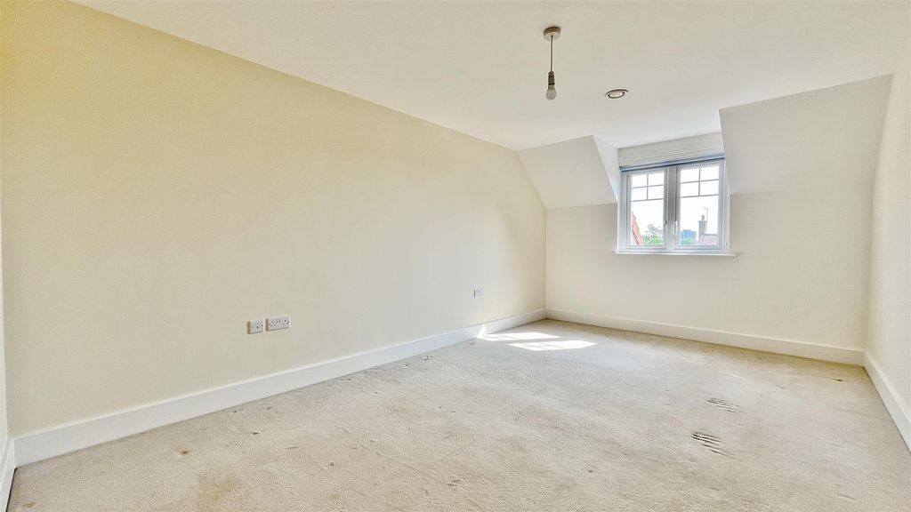 Additional image 12 of 2 bed property for saleVictoria Gardens, Hadleigh Road, Frinton-On-Sea CO13