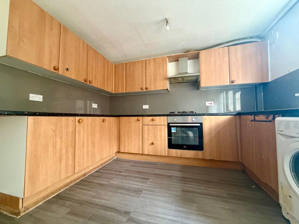 Property photo 2 of 9 2