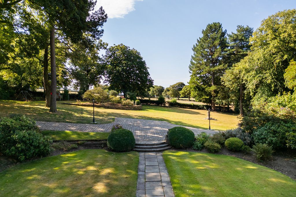 Property photo 2 of 46