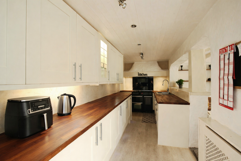 Property photo 3 of 18 Kitchen