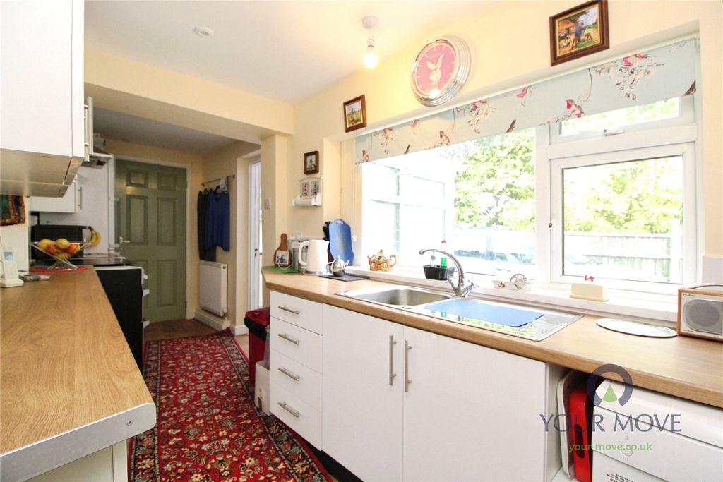 Property photo 3 of 28 Kitchen