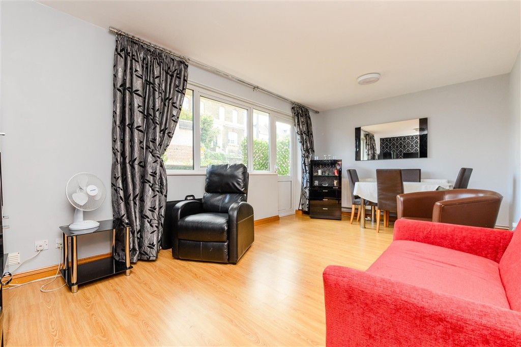 Property photo 3 of 10 Lounge/Diner