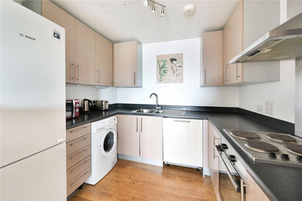 Property photo 2 of 11 Reception/Kitchen