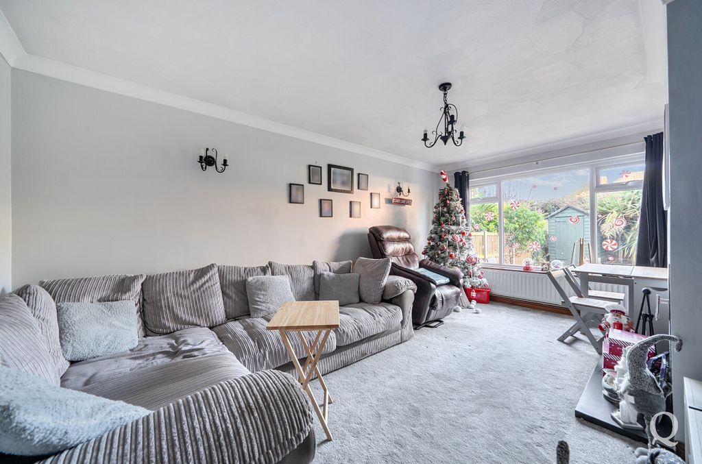 Property photo 2 of 22 c904B976-6c83-433...