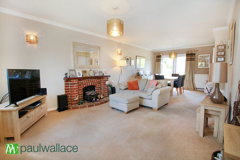 Property photo 2 of 14 Lounge