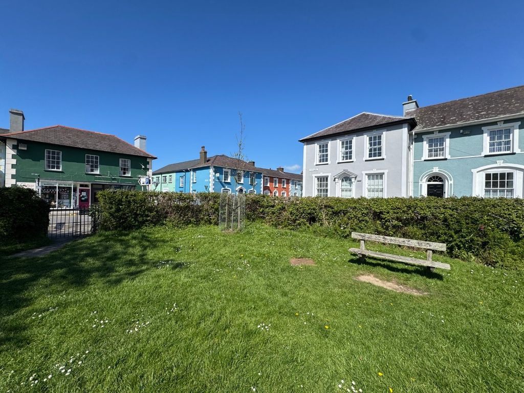 Property photo 2 of 37