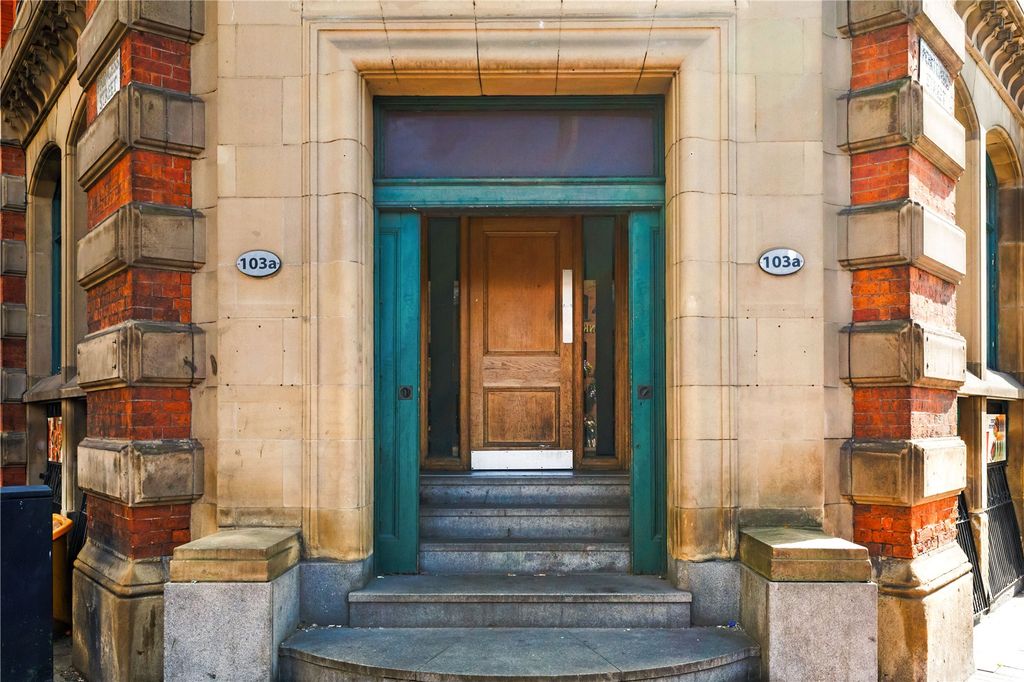 Property photo 3 of 8 External