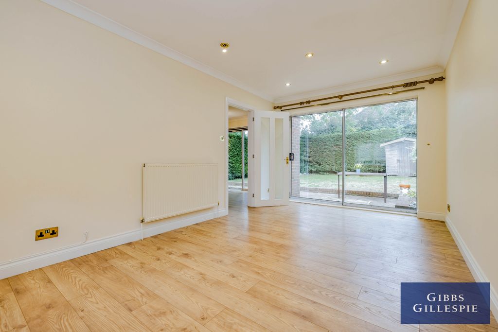 Property photo 3 of 12 4