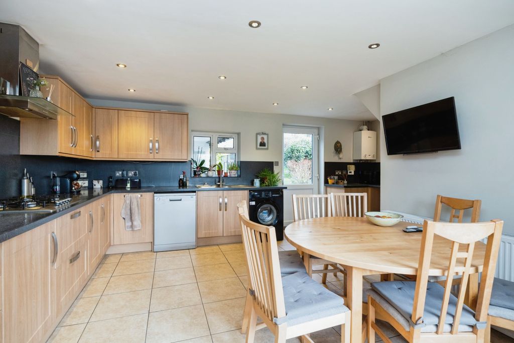 Property photo 3 of 18 Kitchen/Dining Room