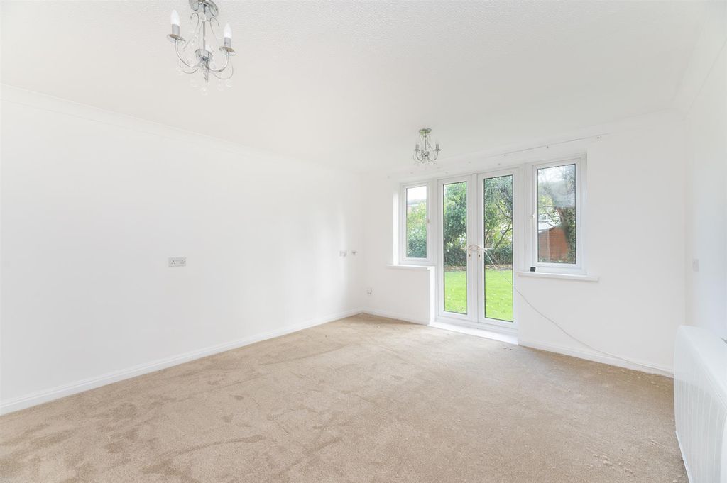 Property photo 2 of 19 Sitting Room