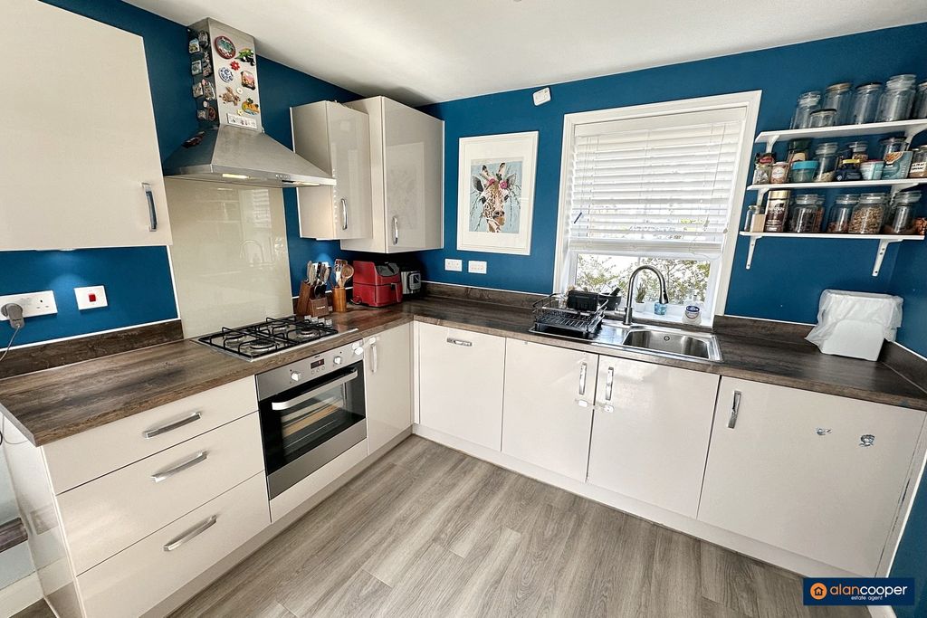 Property photo 2 of 16 3986704